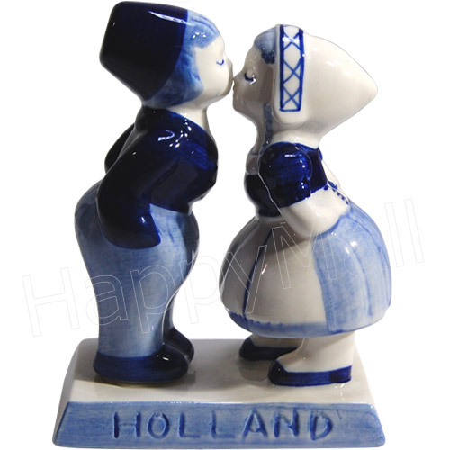 delft blue figurine holland kissing boy girl 4 5 h