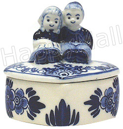 Delft Blue Kissing Couple, Heart Box
