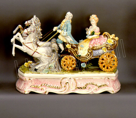 28 Carriage w/Figurines