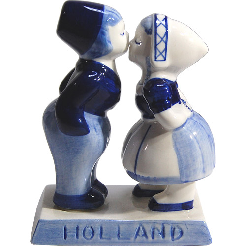 Delft Blue Figurine, Holland Kissing Boy & Girl, 3.5H