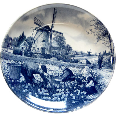 Delft Blue Decorative Plate - Tulip Pickers, 9.5D