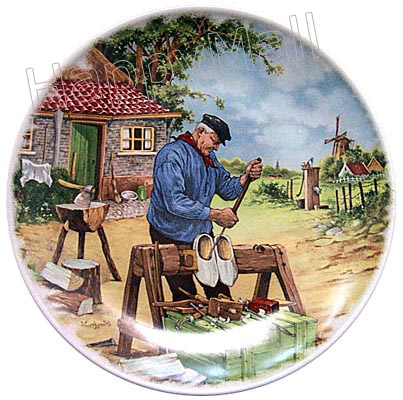 Dutch Decorative Plate, Clog Maker, 6.7D Color