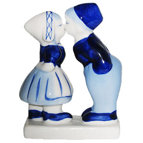 Delft Blue Figurine, Kissing Boy & Girl, 3.5H