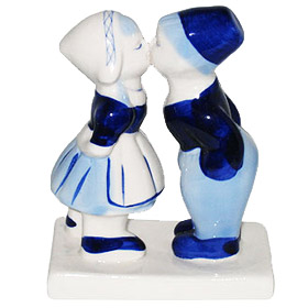 Delft Blue Figurine, Kissing Boy & Girl, 5H