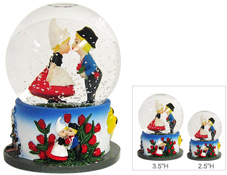 Dutch Boy & Girl Kissing Snow Globe, 3.5H