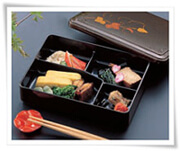  Happy Sales HSLQ-BTX9SQ, Japanese Sushi Tray Lunch Box Bento box  Traditional Plastic Lacquered Box for Restaurant or Home Made in Japan,  Square Design Red and Black: Home & Kitchen